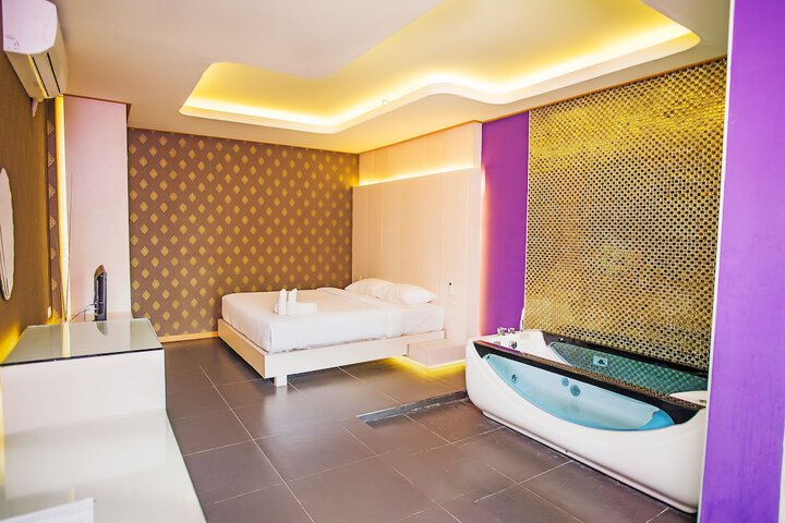 Room 15 of 59