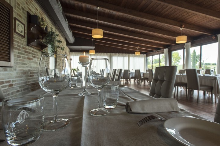 Dining 79 of 95