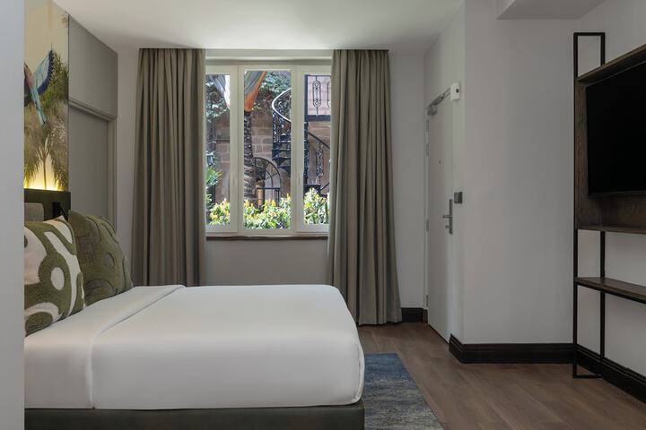 Room 32 of 109