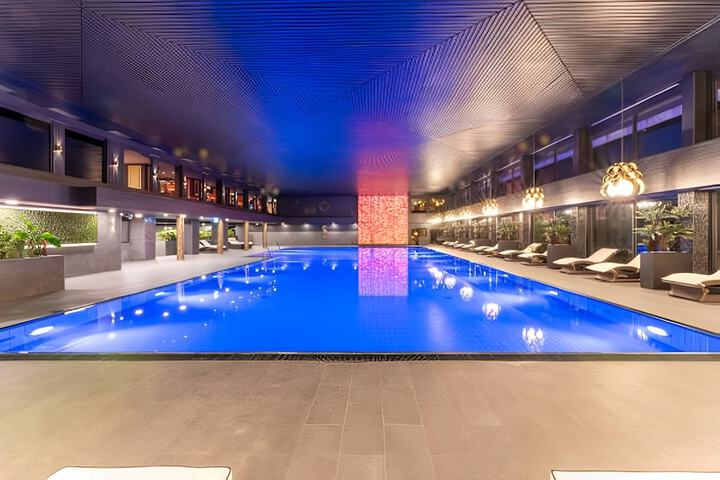 Pool 40 of 94