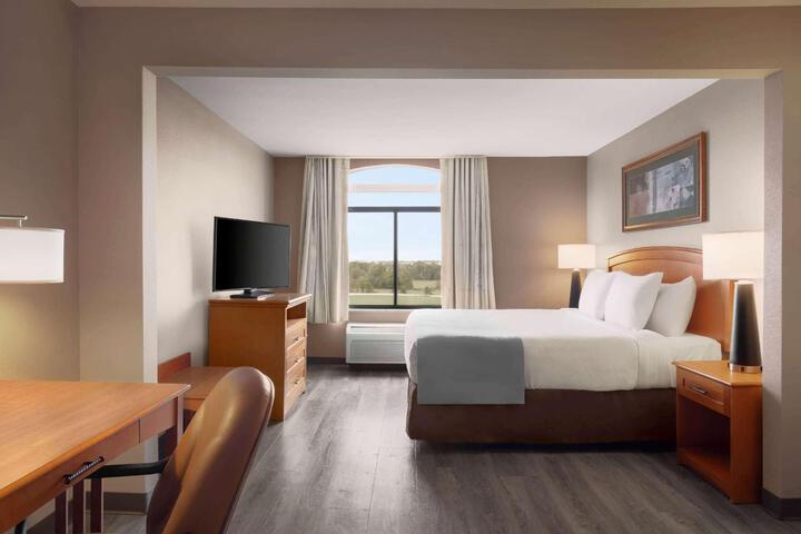 1 King Bed (3 of 15)