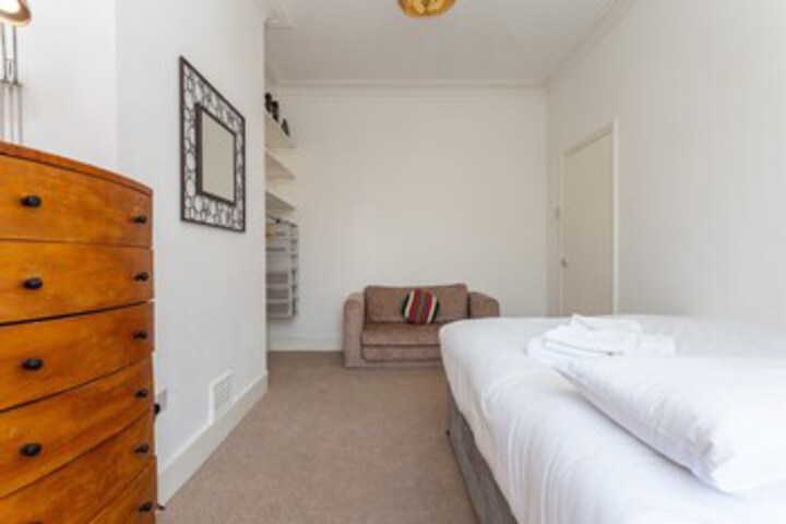 Room 17 of 23
