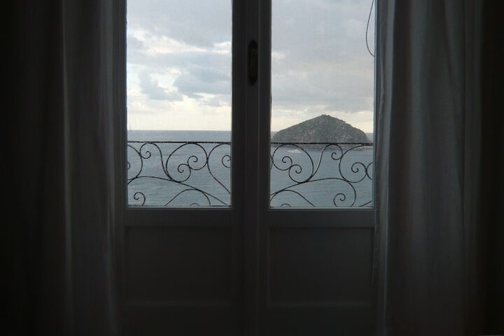 Room 27 of 60