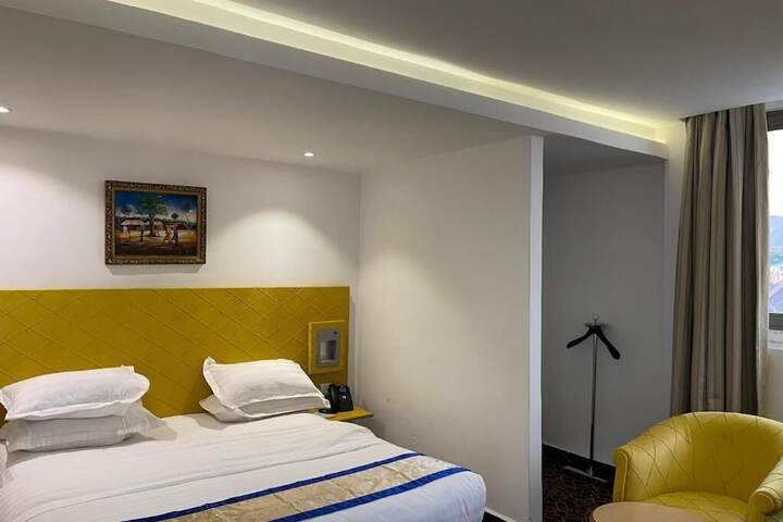 Room 30 of 114