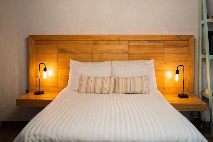 Room 4 of 37