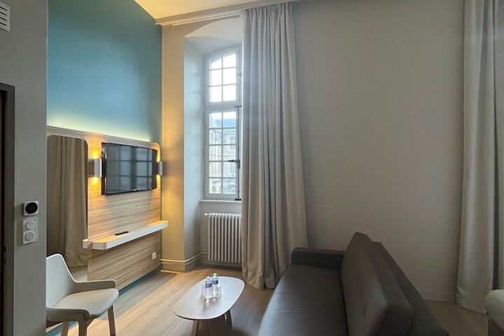 Room 17 of 31