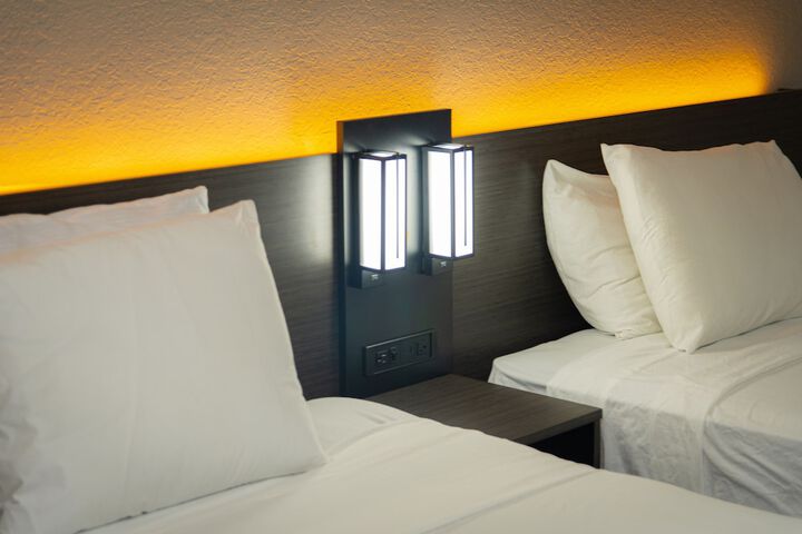 1 Queen Bed (26 of 26)