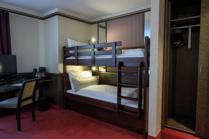 Room 51 of 146