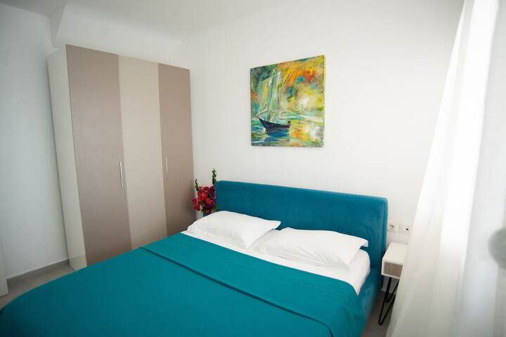 Room 13 of 163