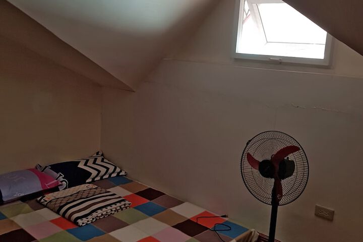 Room 18 of 25