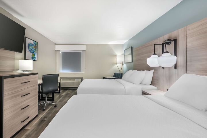Queen Bed Accessible (2 of 14)