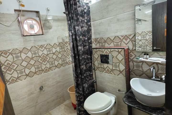 Room 17 of 25