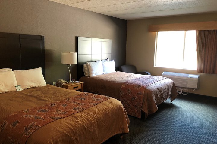 2 Queen Guest Room (2 of 6)