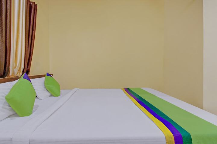 Room 28 of 76