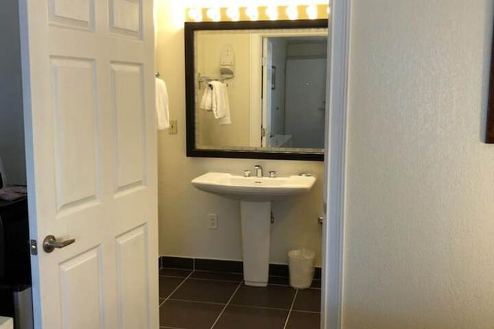 Bathroom sink