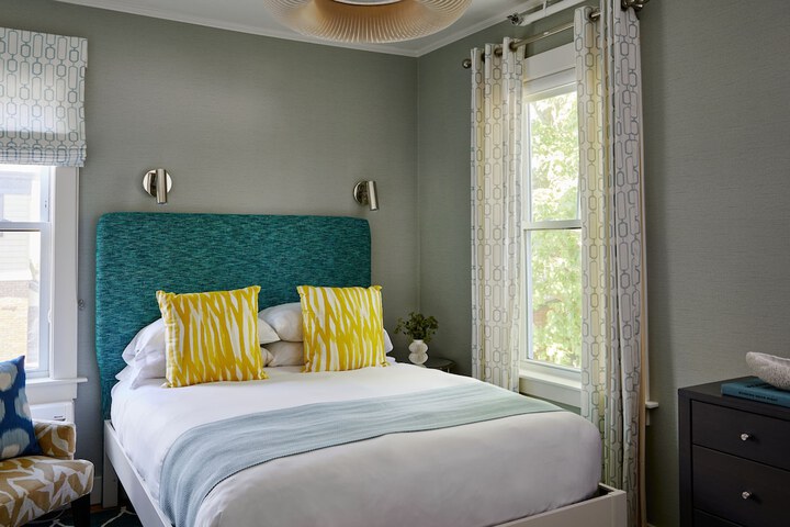 Room 22 of 65