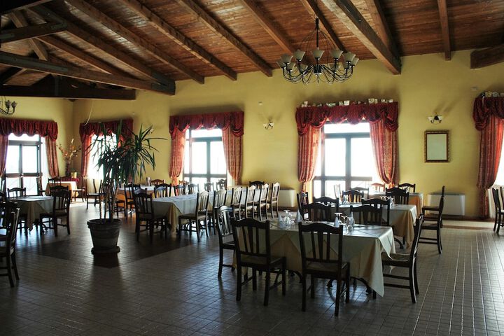 Dining 17 of 33