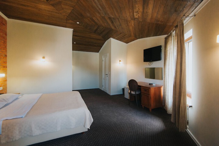 Room 10 of 39