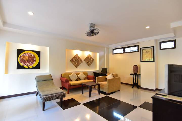 Room 28 of 165