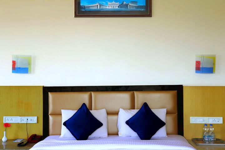Room 15 of 37