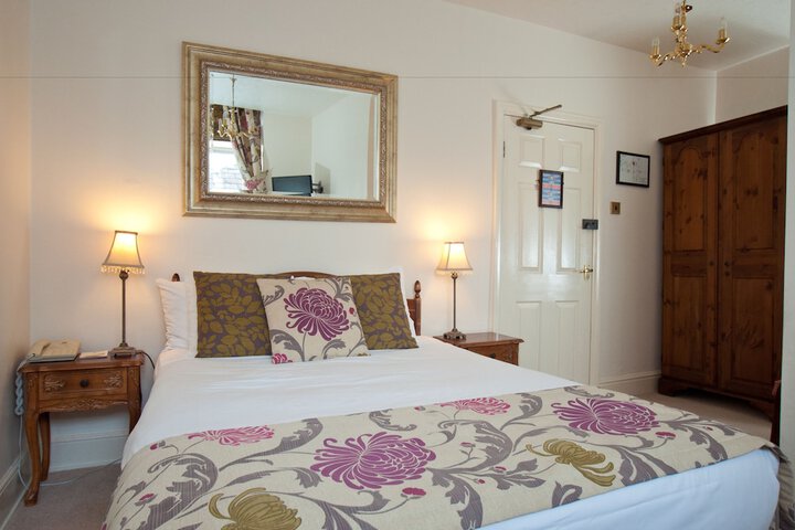 Room 6 of 75