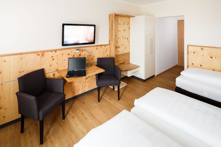 Room 8 of 38