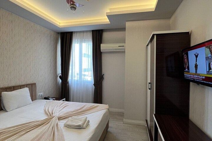 Room 7 of 18