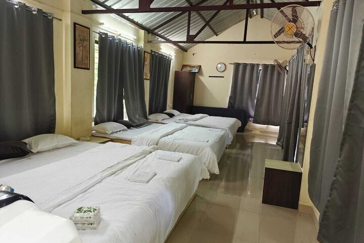 Room 4 of 27