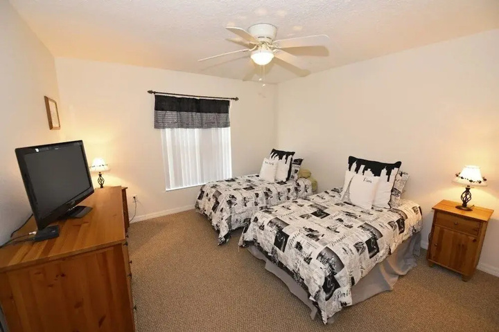 Room 6 of 17