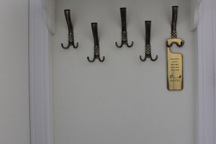Room 6 of 21