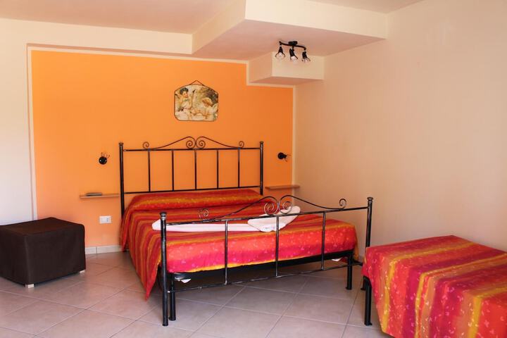 Room 6 of 38