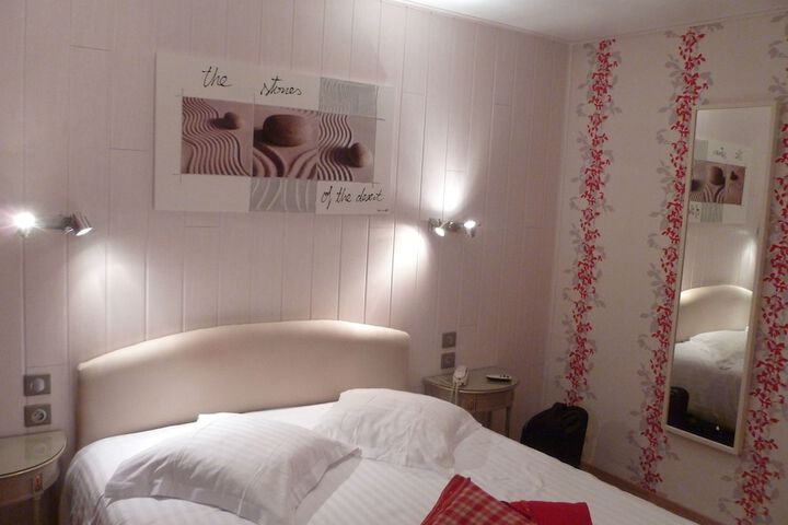 Room 4 of 33