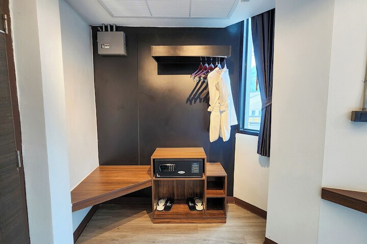 Room 57 of 98