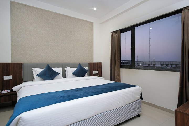 Room 6 of 11