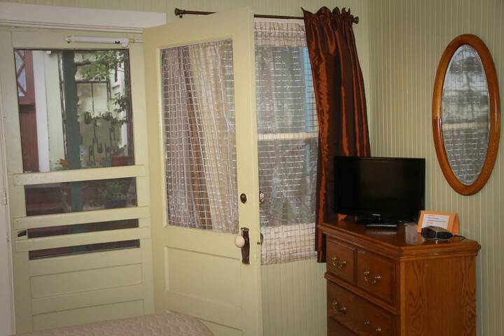 Hotel Exterior 128 of 135