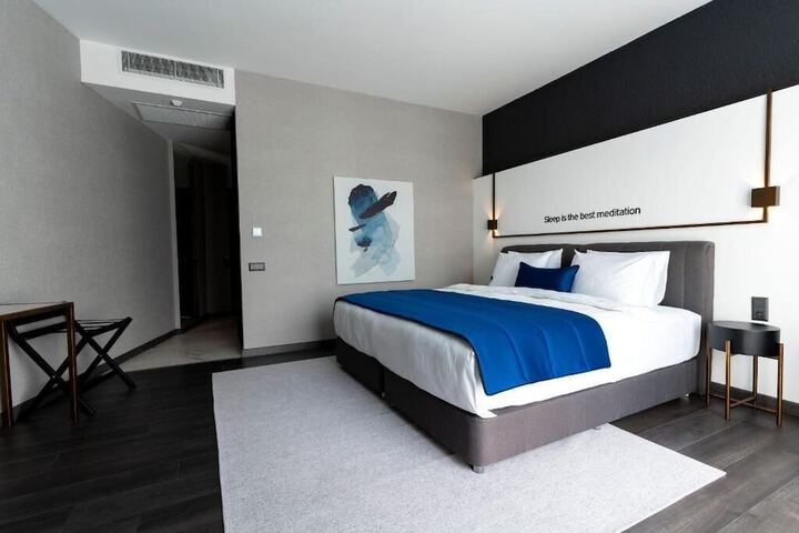 Room 9 of 46