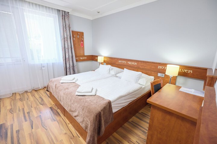 Room 42 of 171