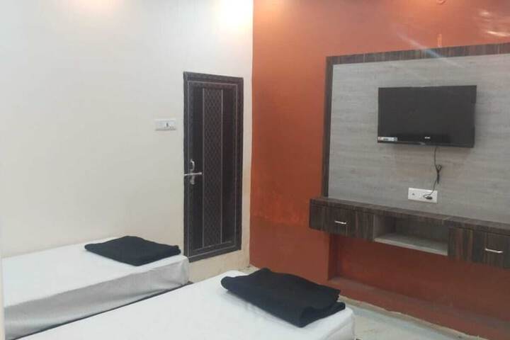 Room 10 of 22