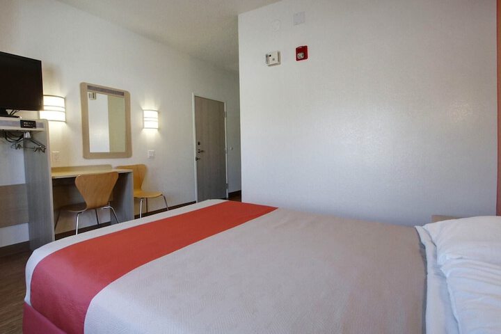 Room 17 of 36