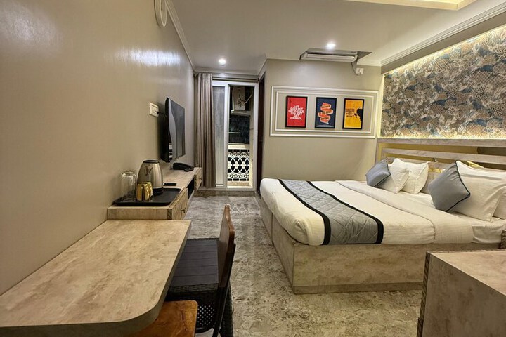 Room 12 of 30