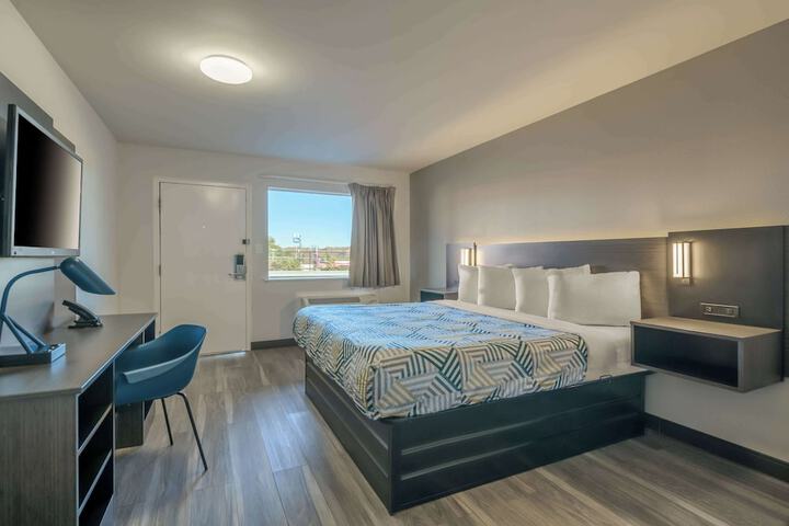 Room 6 of 25
