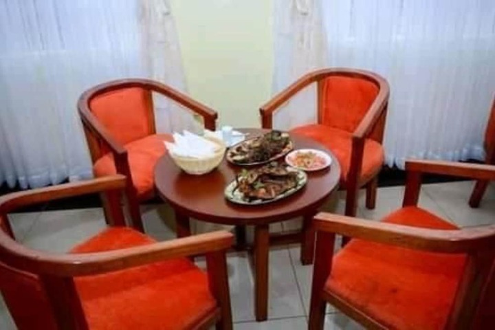 Dining 3 of 20