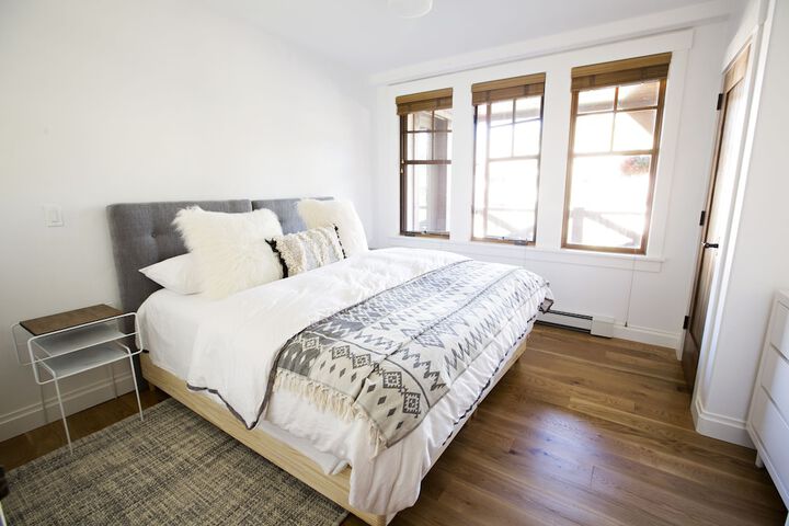 Room 28 of 174