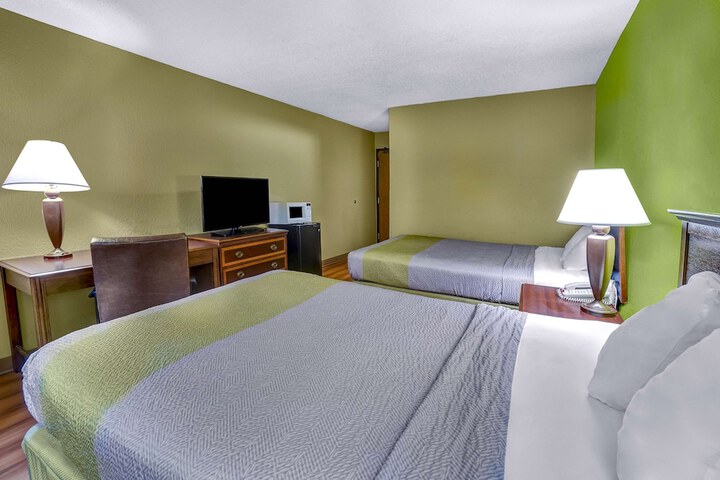 2 Double Beds (1 of 3)