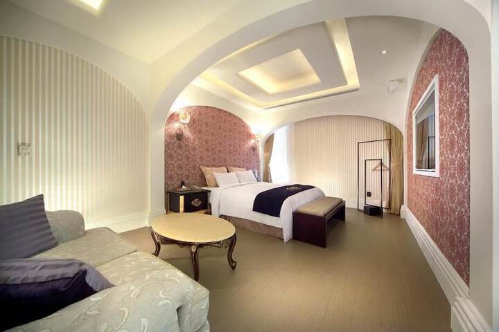 Room 7 of 53