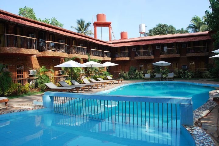Hotel Pool