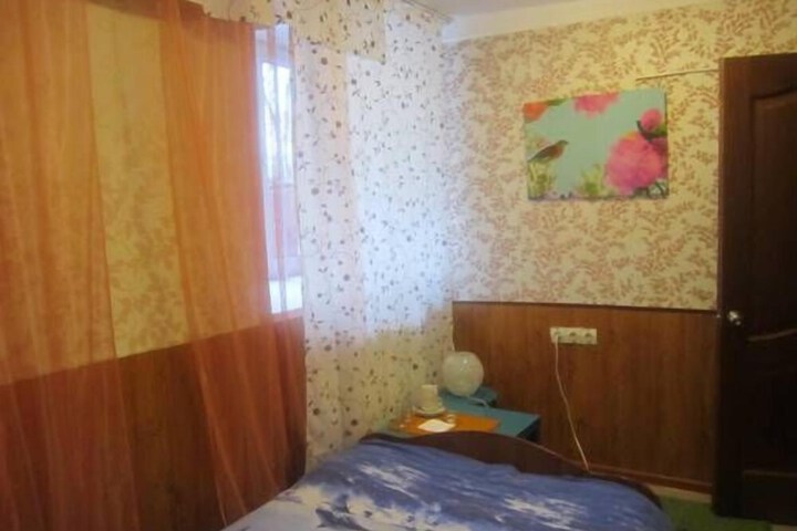 Room 5 of 16