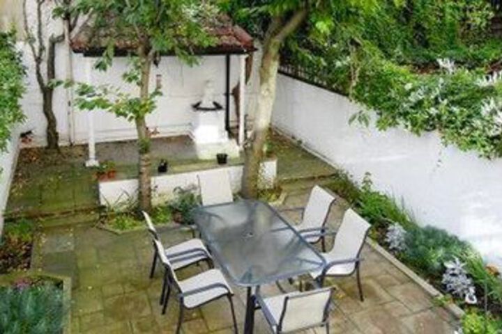 Spacious 4 bed home opposite Hyde Park