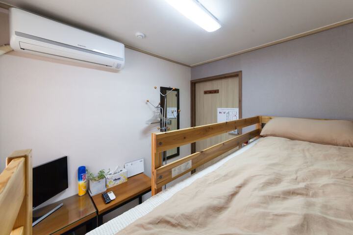 Room 9 of 43