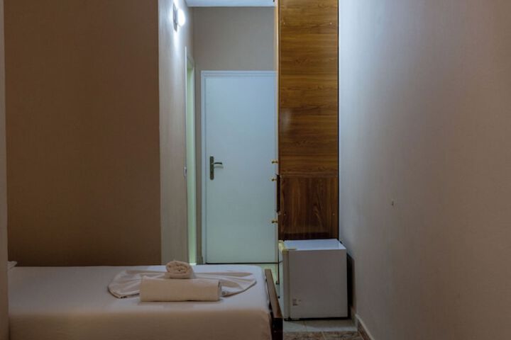 Room 16 of 178